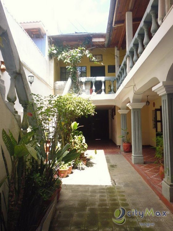 Hotel de 13 habitaciones venta en Antigua Guatemala! - Image 1