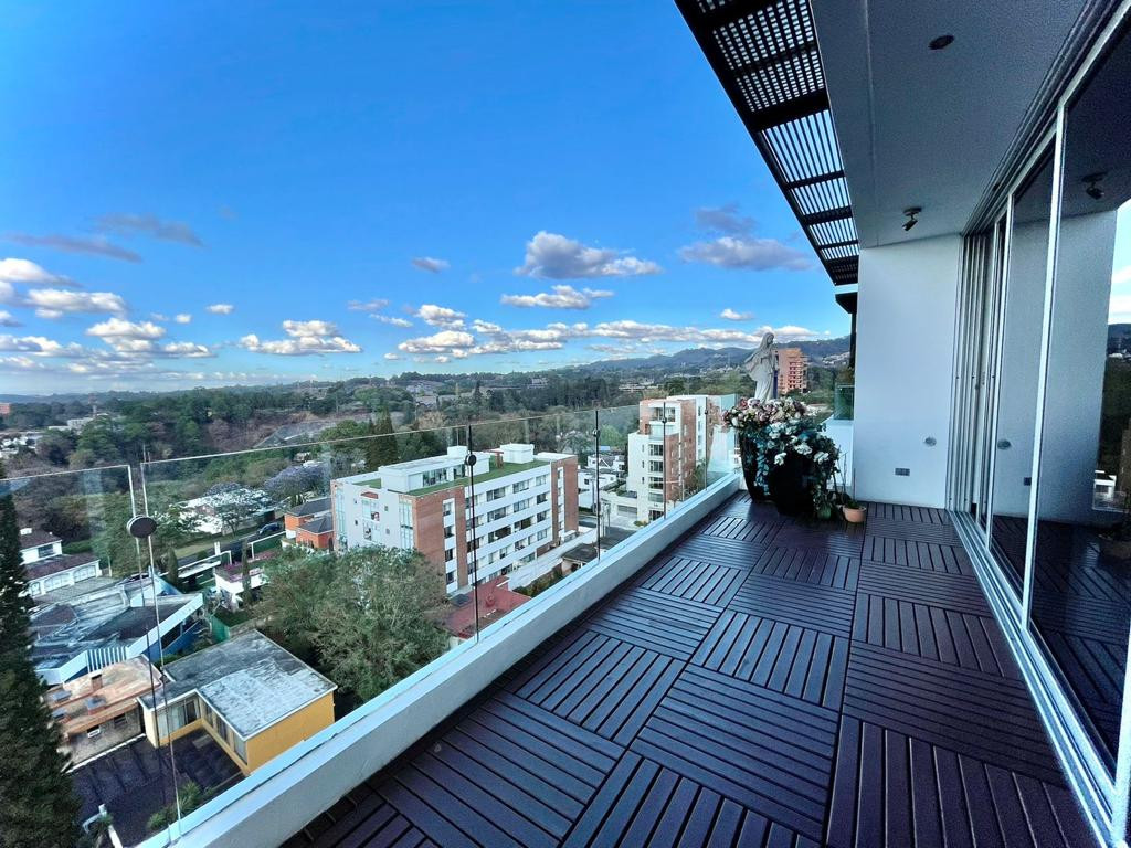 Pent House de 2 niveles en Venta Zona 15