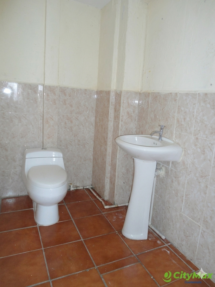 En renta local comercial cercano a Pradera Zona 10 - Image 2