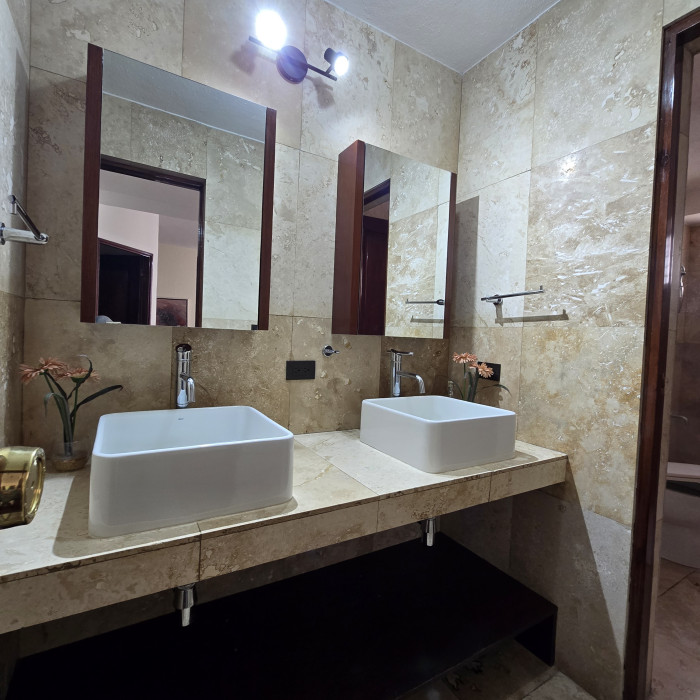 Apartamento Amueblado en Renta o Venta en Zona 10 - Miniatura 13