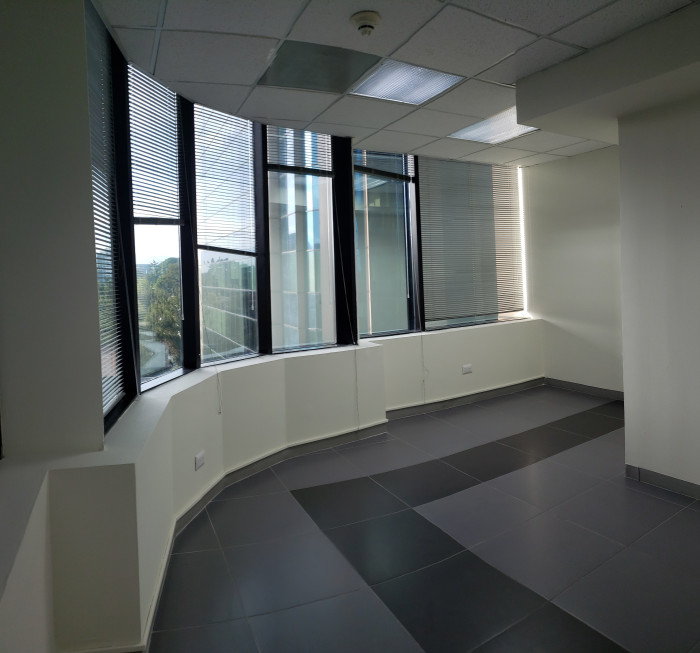 Oficina Comercial en Europlaza Z.14 en Venta o Alquiler - Miniatura 2