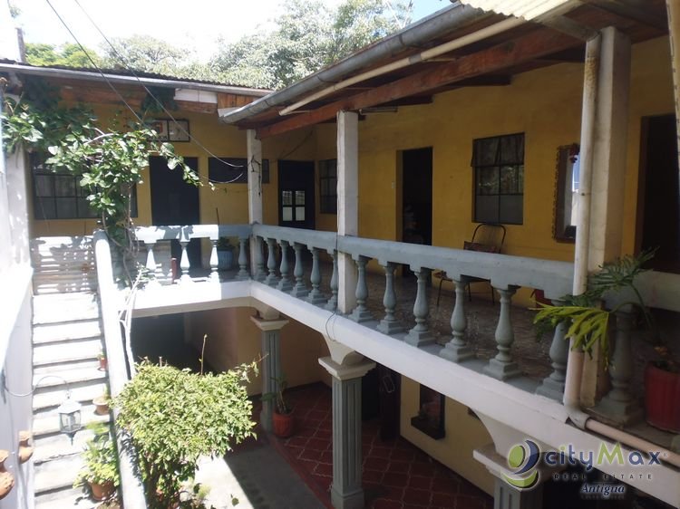 Hotel de 13 habitaciones venta en Antigua Guatemala! - Miniatura 2