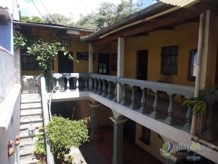 Hotel de 13 habitaciones venta en Antigua Guatemala! - Miniatura 4