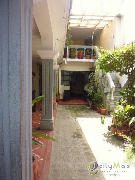 Hotel de 13 habitaciones venta en Antigua Guatemala! - Miniatura 15