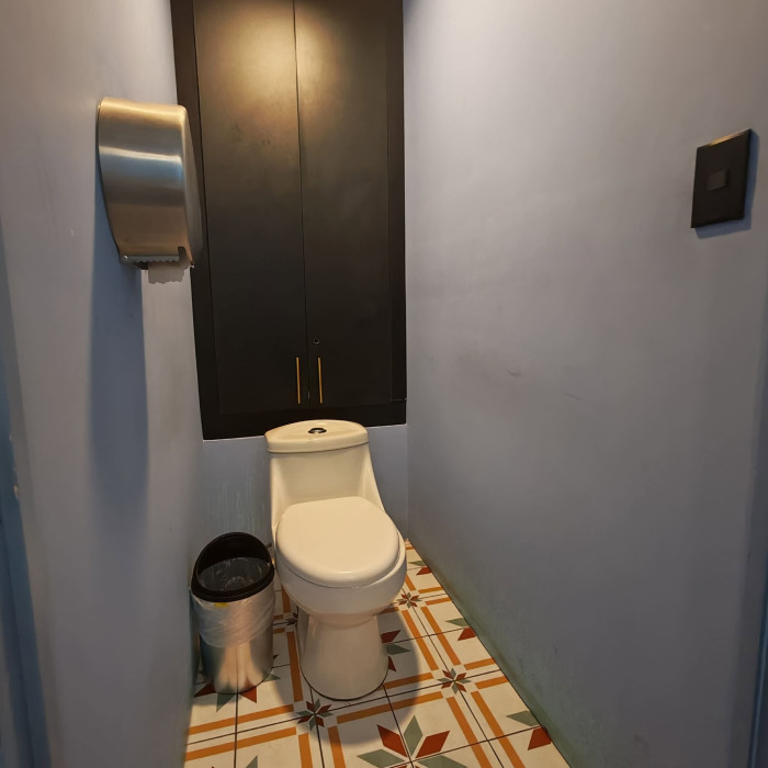Local comercial renta zona 14 en Edificio Residencial - Miniatura 10