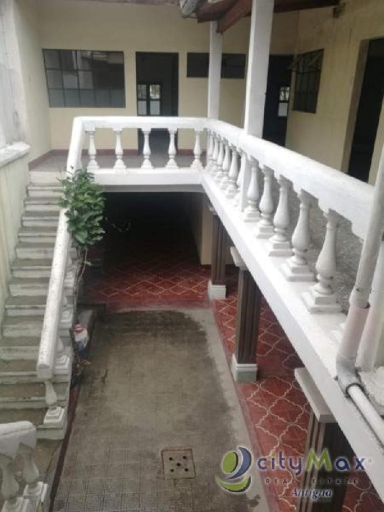 Hotel de 13 habitaciones venta en Antigua Guatemala! - Miniatura 16
