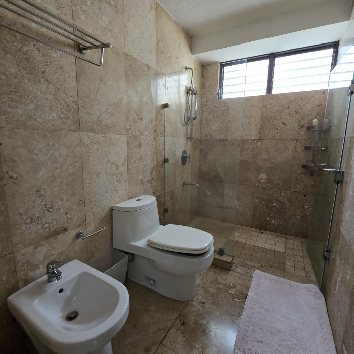 Apartamento Amueblado en Renta o Venta en Zona 10 - Miniatura 14