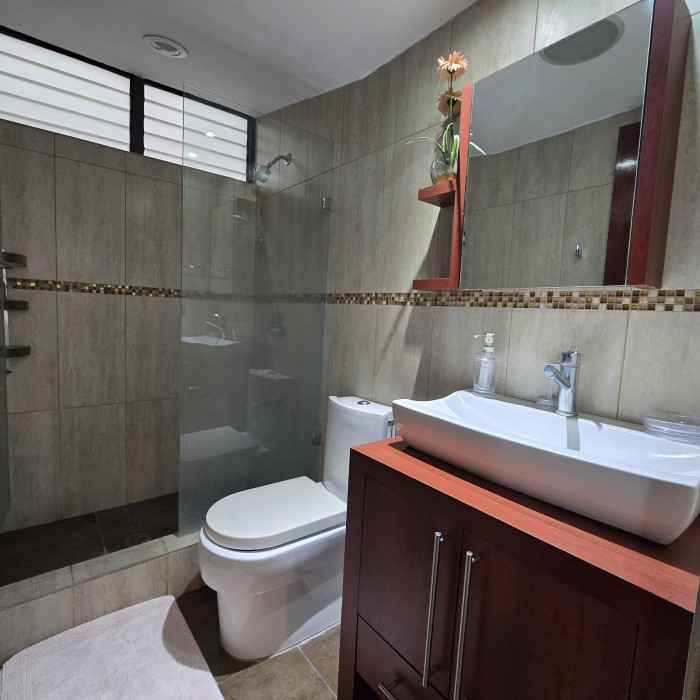 Apartamento Amueblado en Renta o Venta en Zona 10 - Miniatura 12