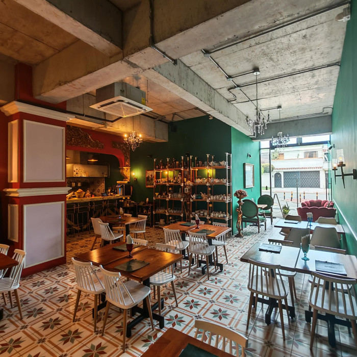 Local comercial renta zona 14 en Edificio Residencial - Image 3
