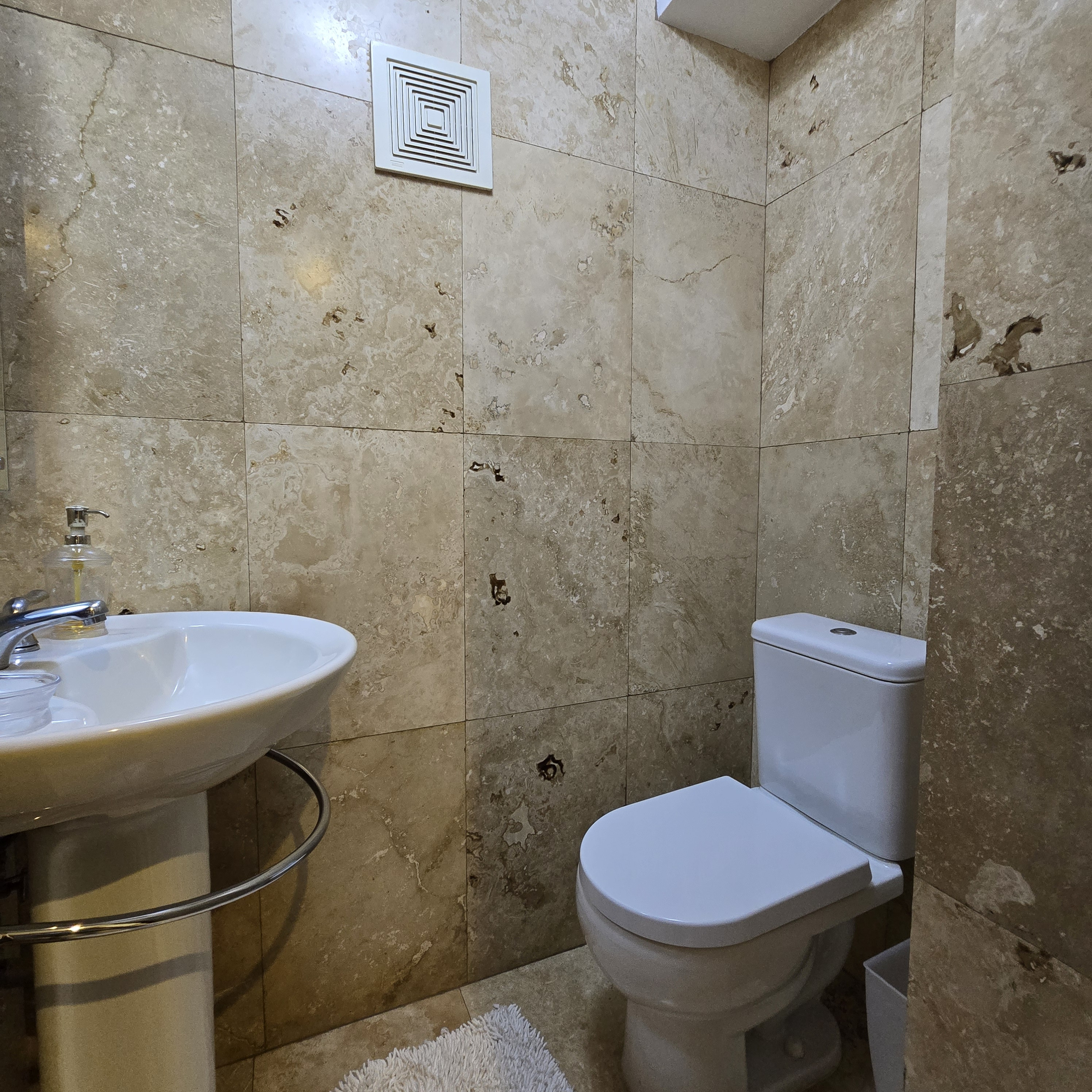 Apartamento Amueblado en Renta o Venta en Zona 10 - Miniatura 15